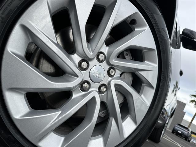 2025 Land Rover Discovery P300 S photo 3