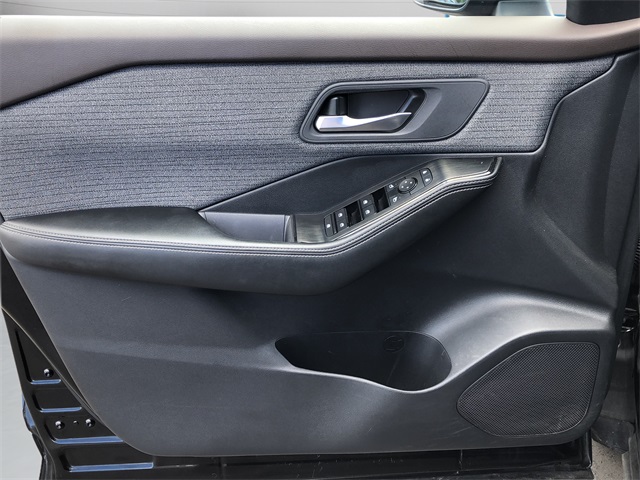 2021 Nissan Rogue SV photo 21