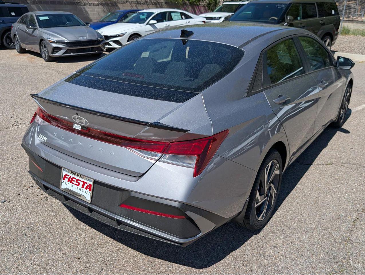2025 Hyundai Elantra SEL Sport photo 6
