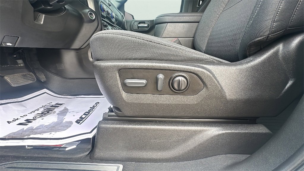 2021 Chevrolet Silverado RST photo 15