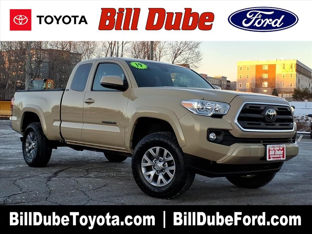 2019 Toyota Tacoma SR5's photo