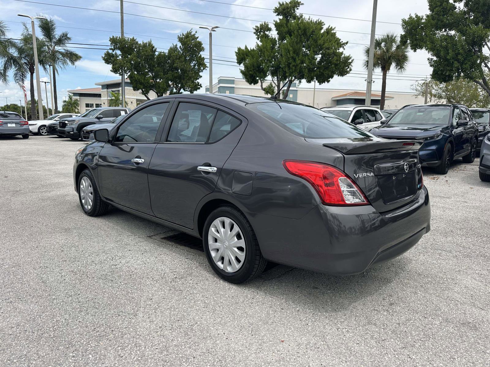 2015 Nissan Versa SV Sedan photo 4