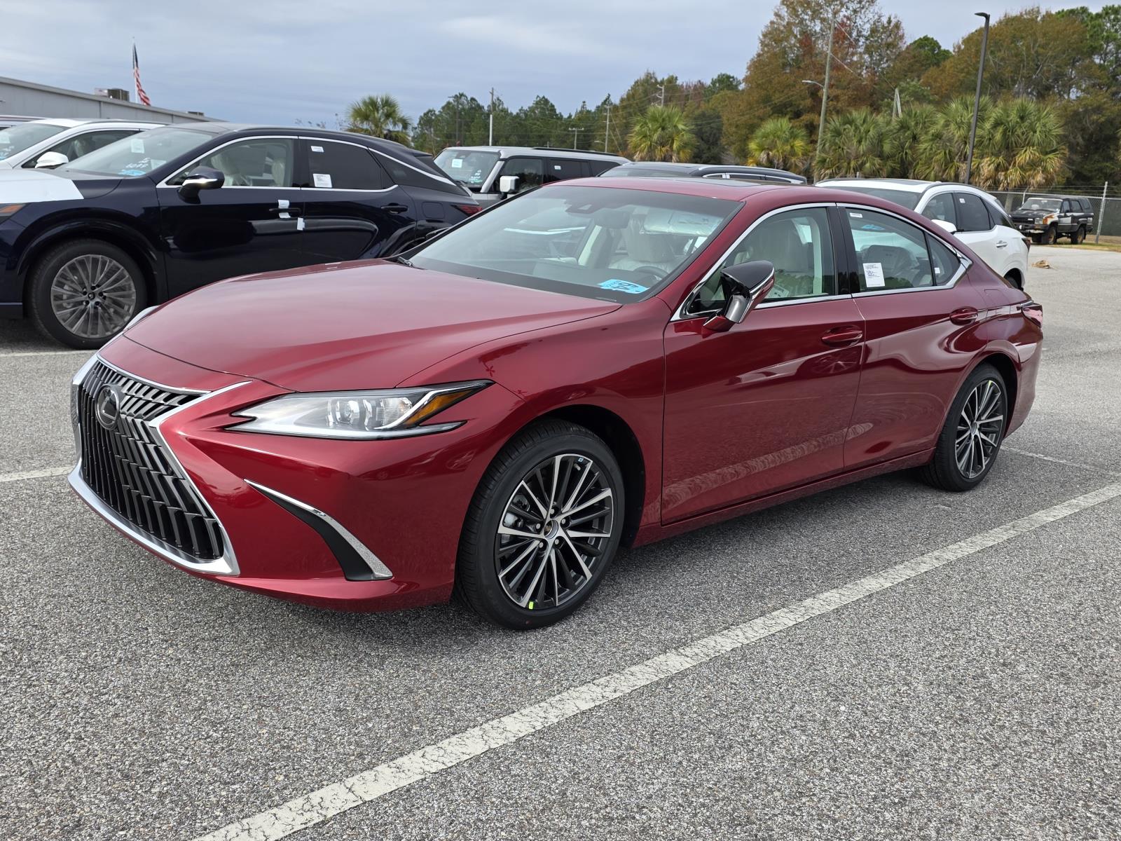2025 Lexus ES 350's photo