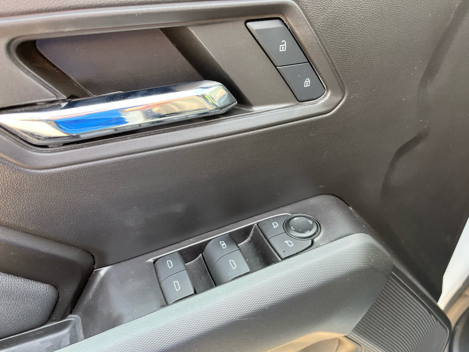 2024 Chevrolet Colorado LT photo 16