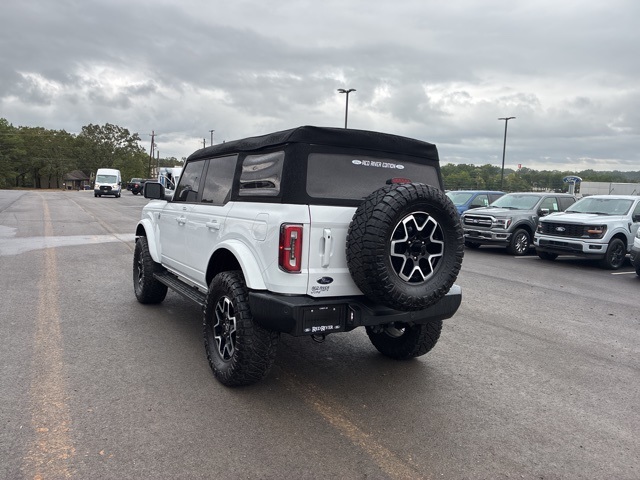 2023 Ford Bronco Outer Banks photo 2