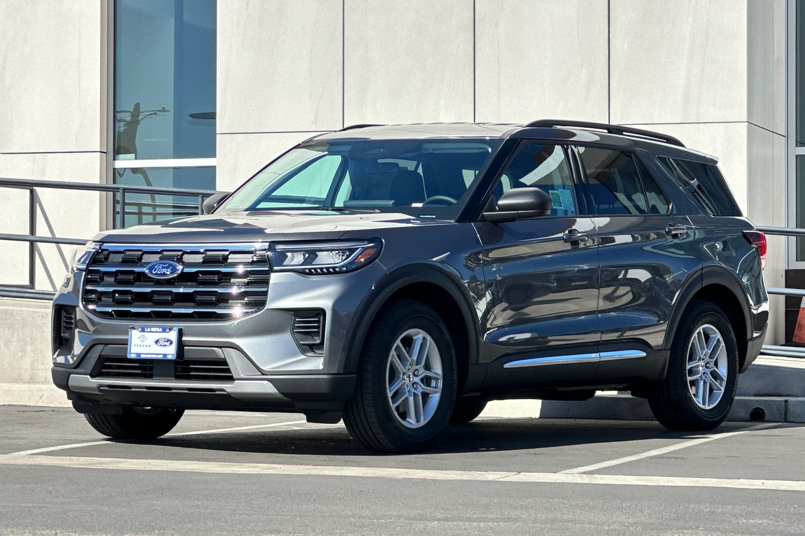 2025 Ford Explorer photo 7
