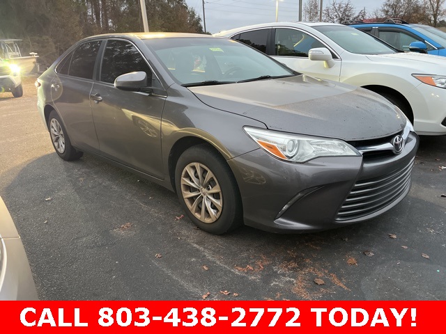 2016 Toyota Camry LE's photo