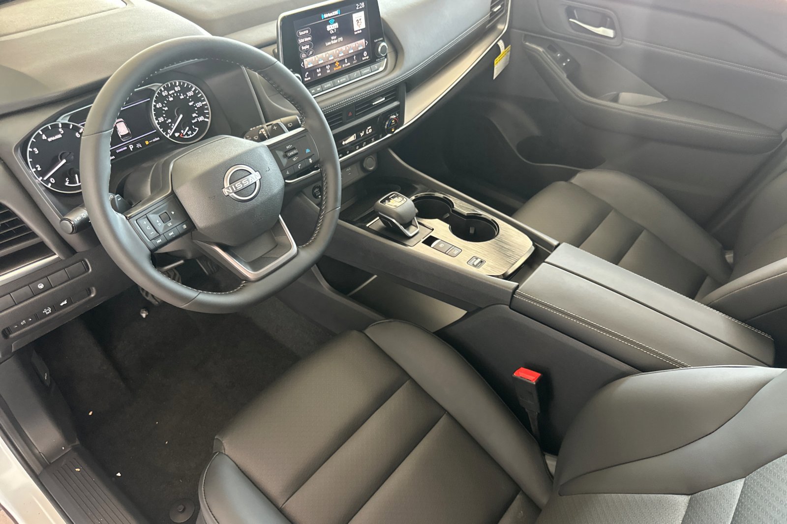2026 Nissan Rogue SV photo 5