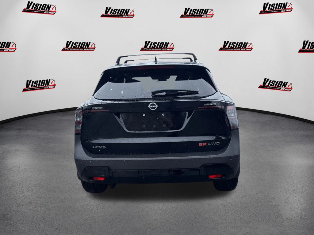 2026 Nissan Kicks SR photo 3