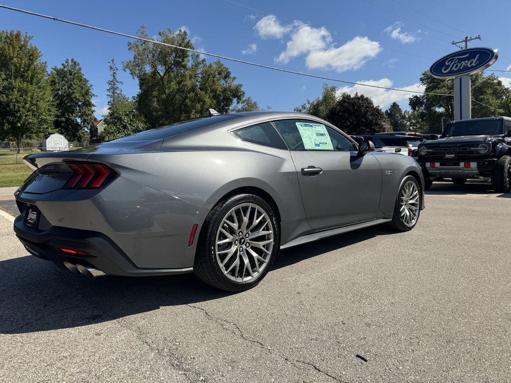 2025 Ford Mustang GT Premium photo 5