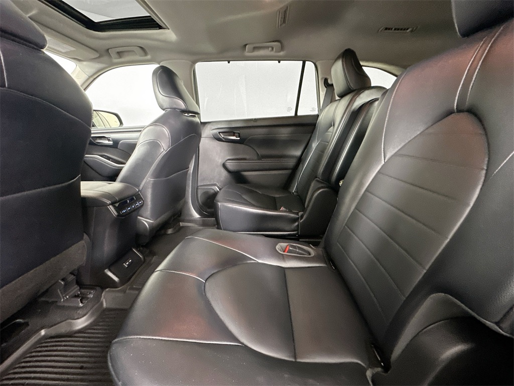 2022 Toyota Highlander XLE photo 24
