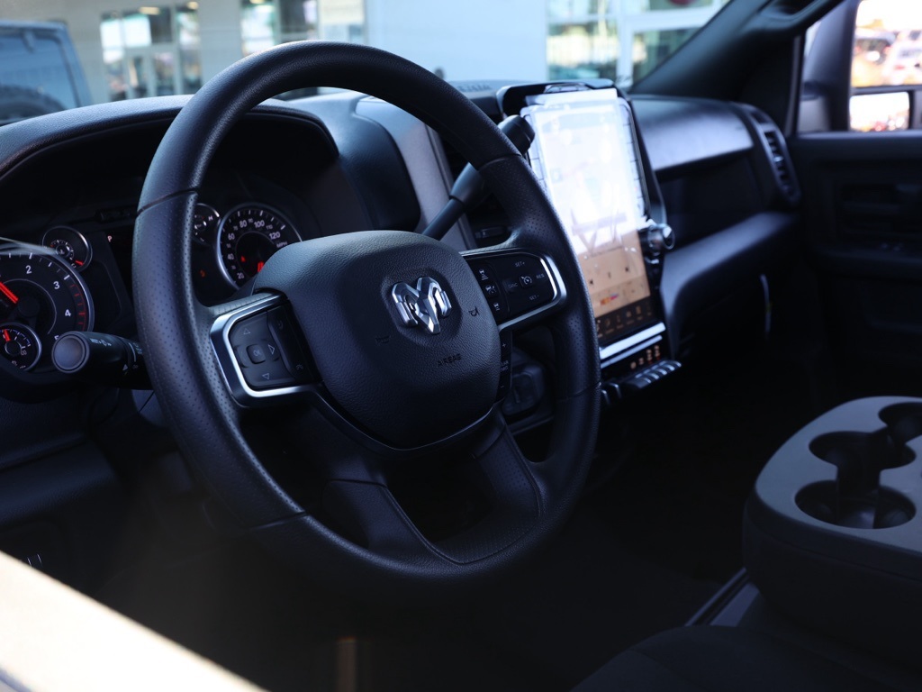 New 2026 Diamond Black Crystal Pearl-Coat Exterior Paint RAM Tradesman image 13