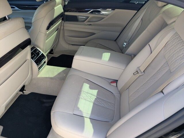 2020 Bmw 750i xDrive Sedan photo 14