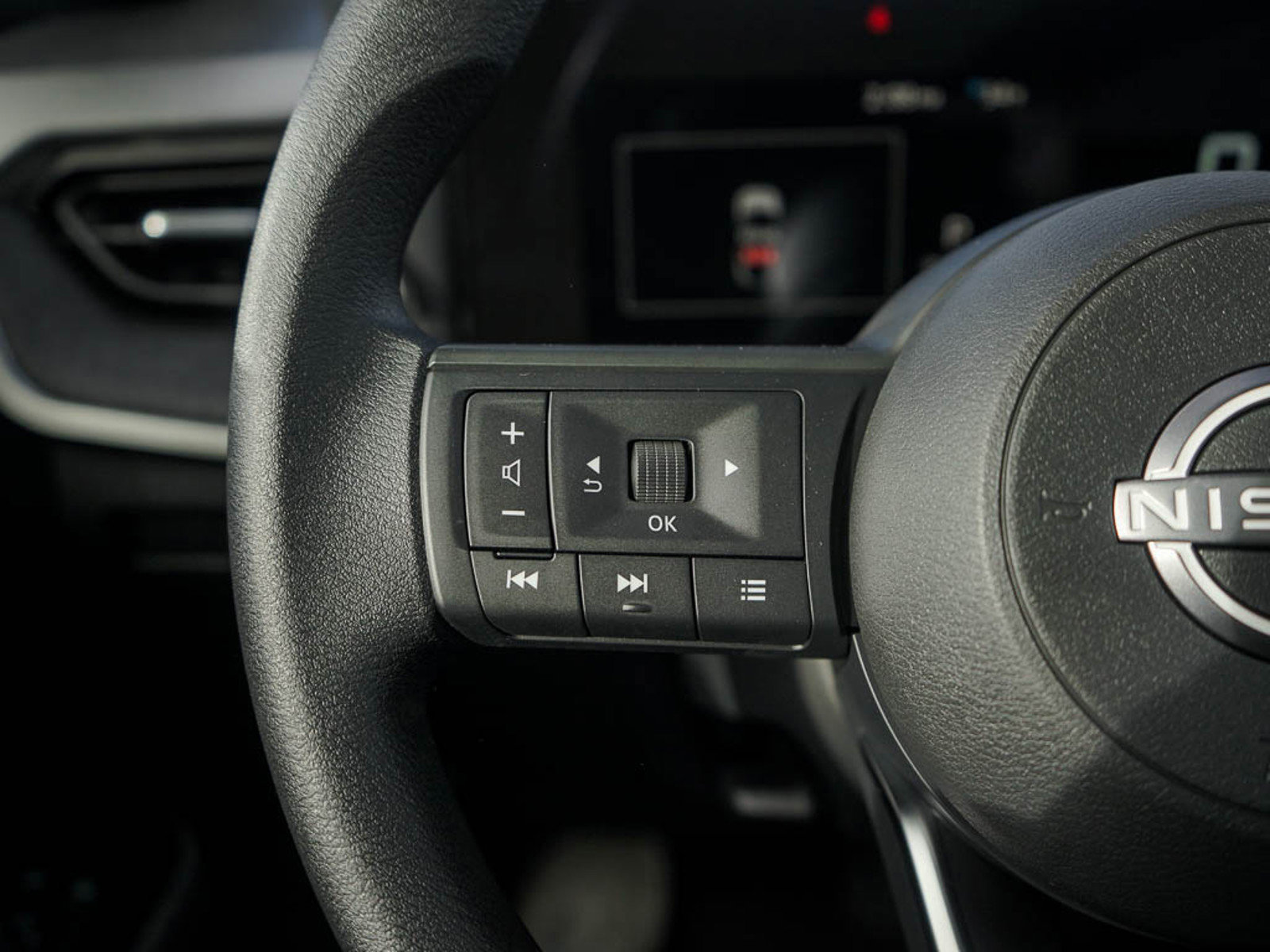 2025 Nissan Kicks SV photo 18