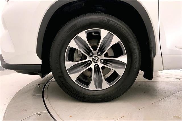 2022 Toyota Highlander XLE photo 8