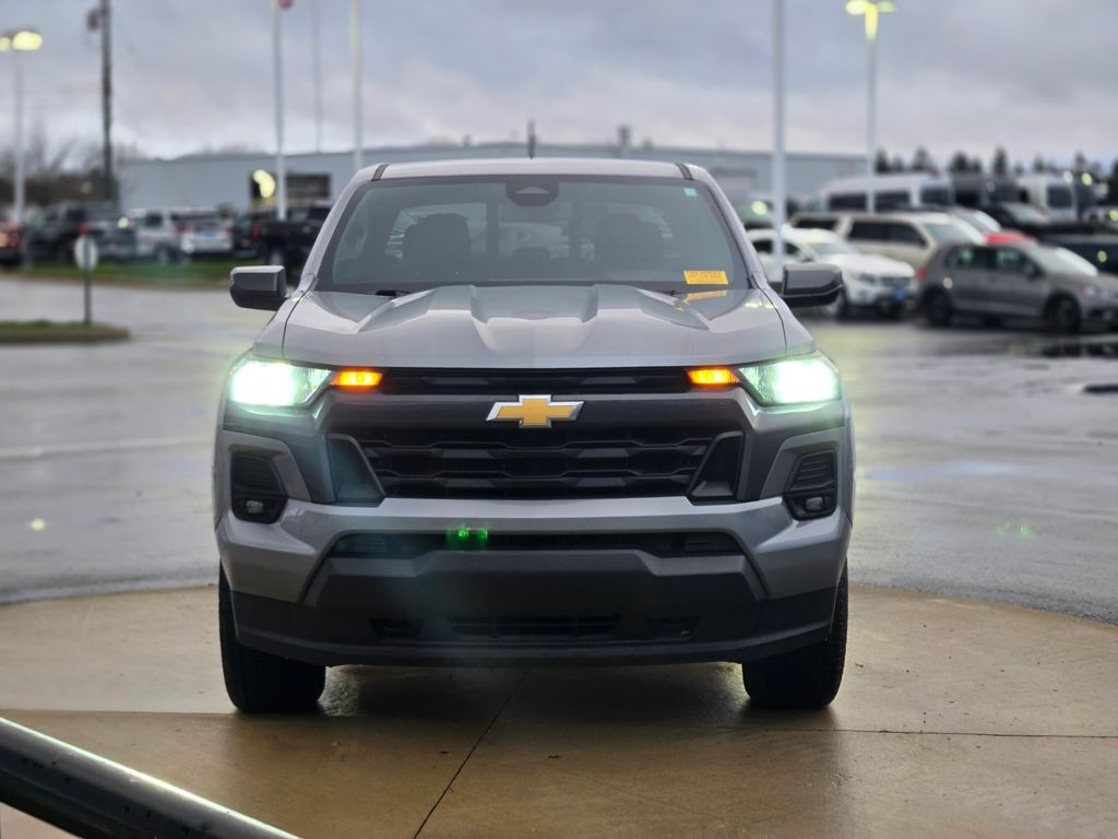 2024 Chevrolet Colorado LT photo 2