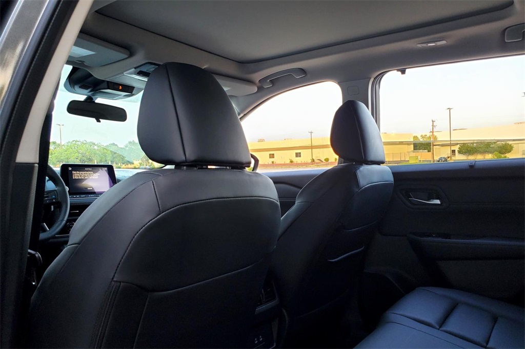 2025 Nissan Rogue SV photo 16