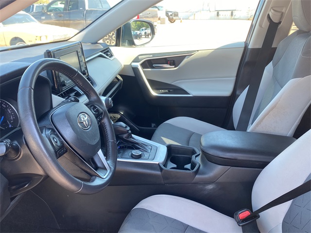 2021 Toyota RAV4 XLE photo 17