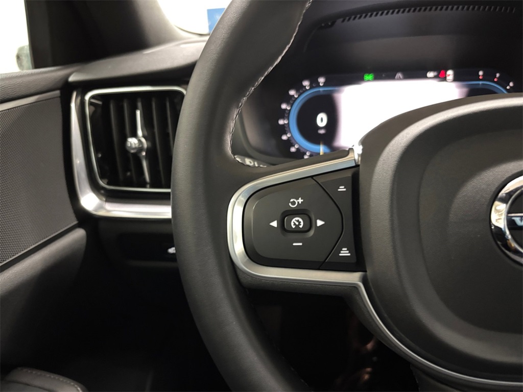 2023 Volvo S60 B5 Plus Black Edition photo 26