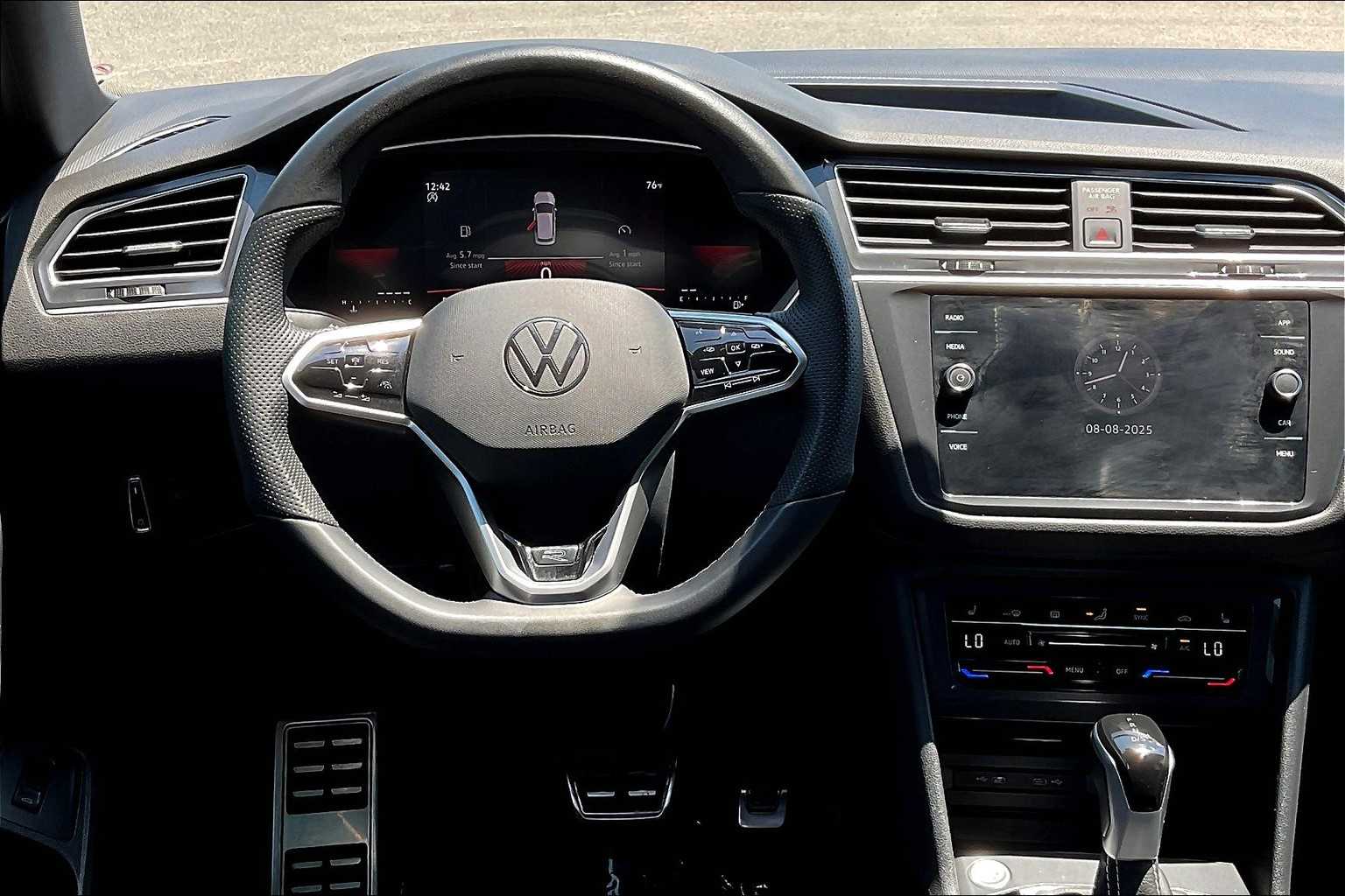 2024 Volkswagen Tiguan SE R-Line Black photo 4