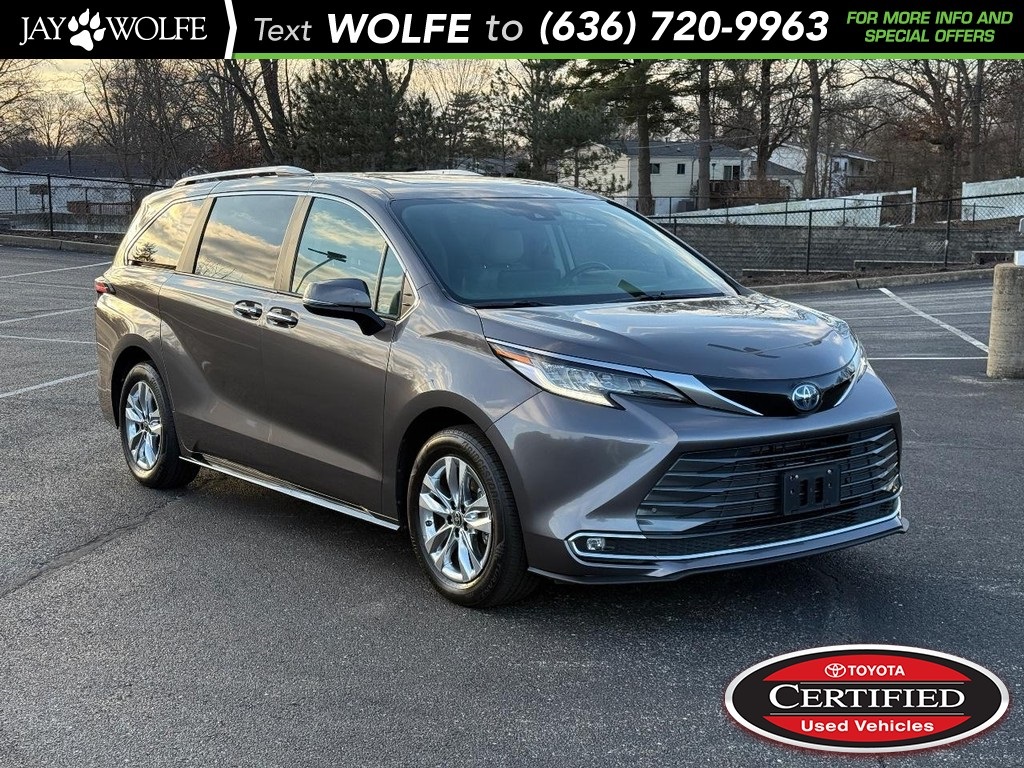 2024 Toyota Sienna Limited's photo