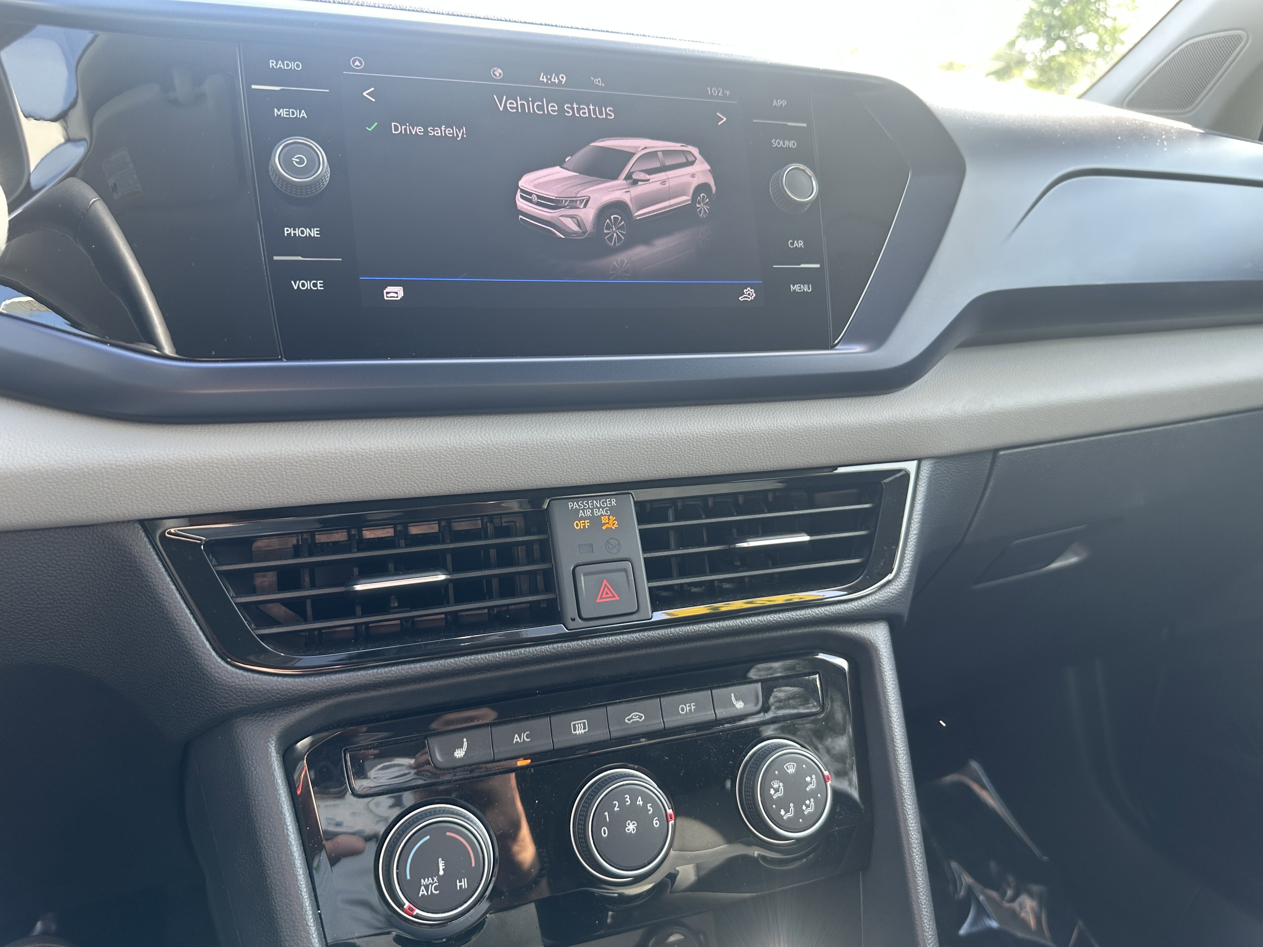 2023 Volkswagen Taos SE photo 9