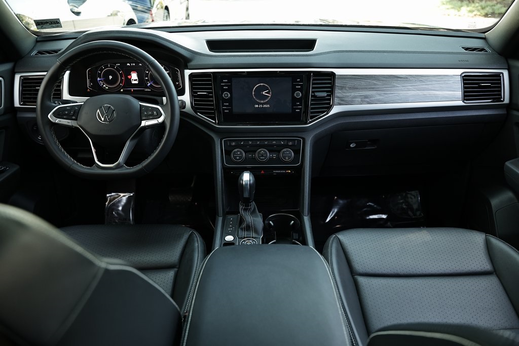 2022 Volkswagen Atlas Cross Sport V6 SE Technology photo 21