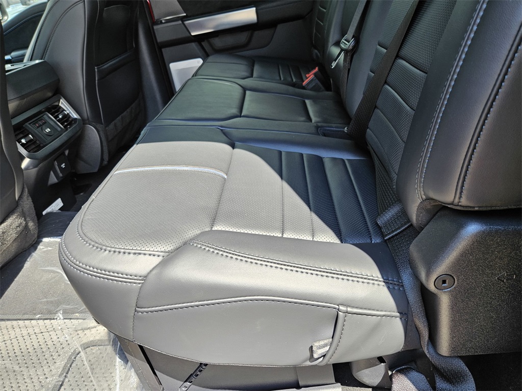2025 Ford F-350 Platinum photo 28