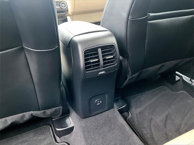 2020 Ford Escape SEL photo 26