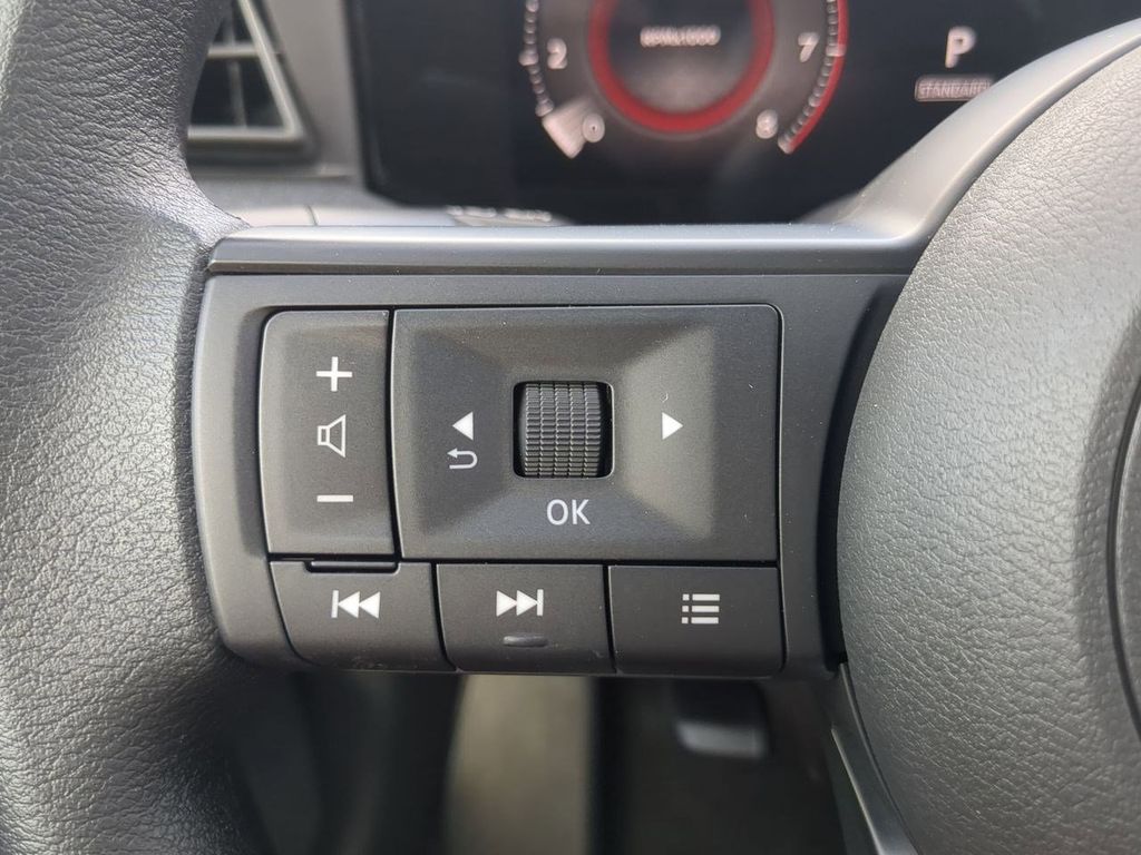 2025 Nissan Kicks SV photo 21