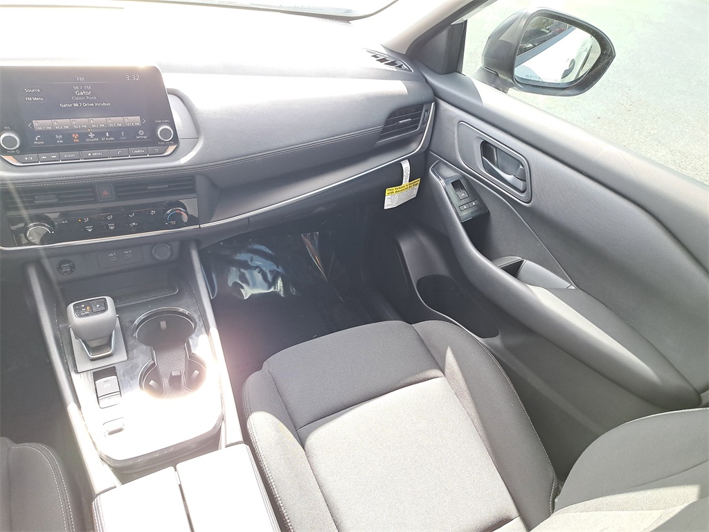 2025 Nissan Rogue S photo 15