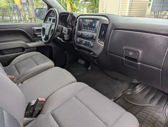 2018 Chevrolet Silverado LT photo 29