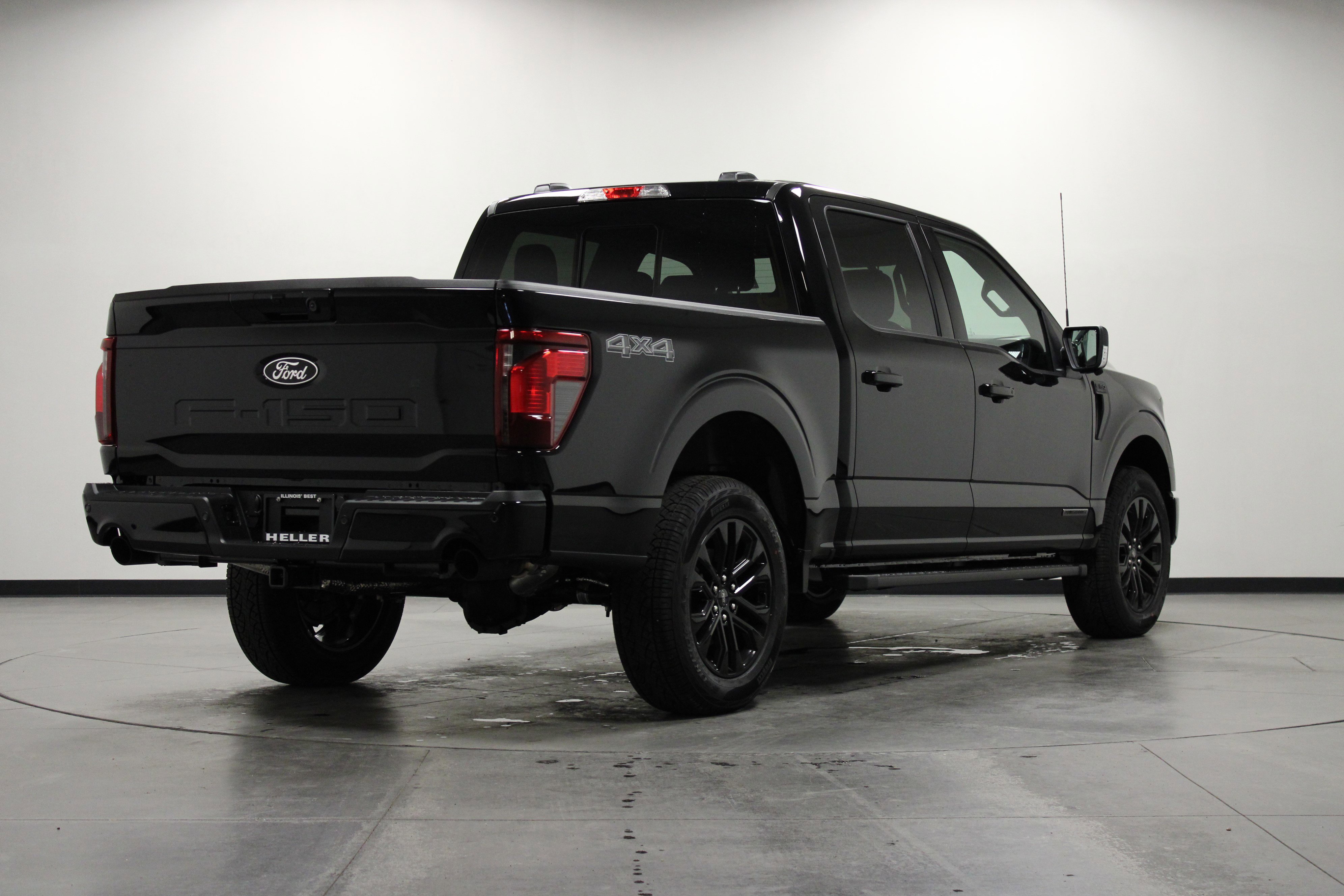 2025 Ford F-150 XLT photo 2