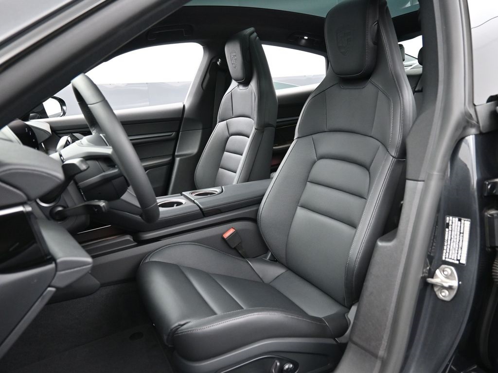 2025 Porsche Taycan 4S photo 4