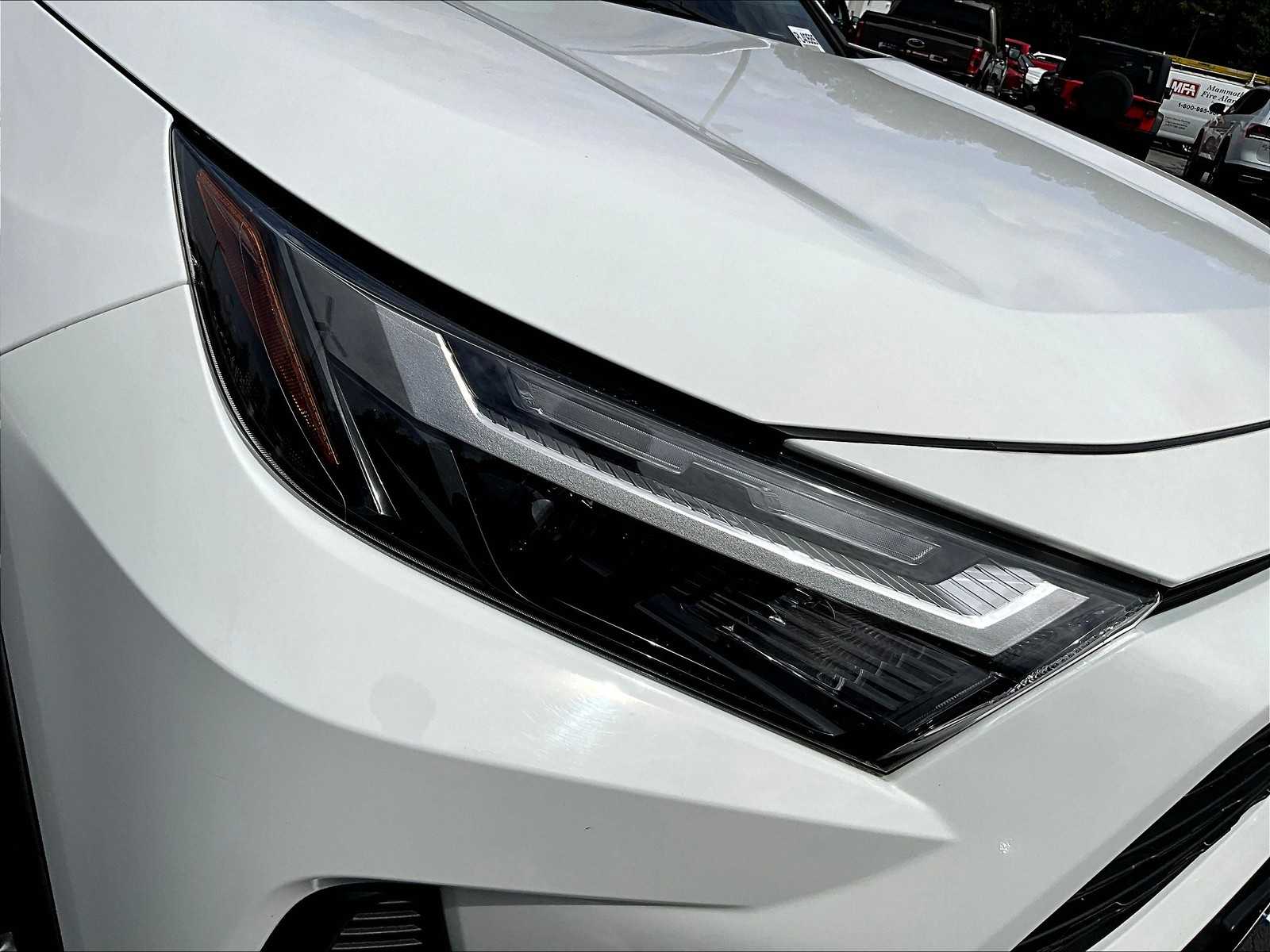 2023 Toyota RAV4 XLE photo 30