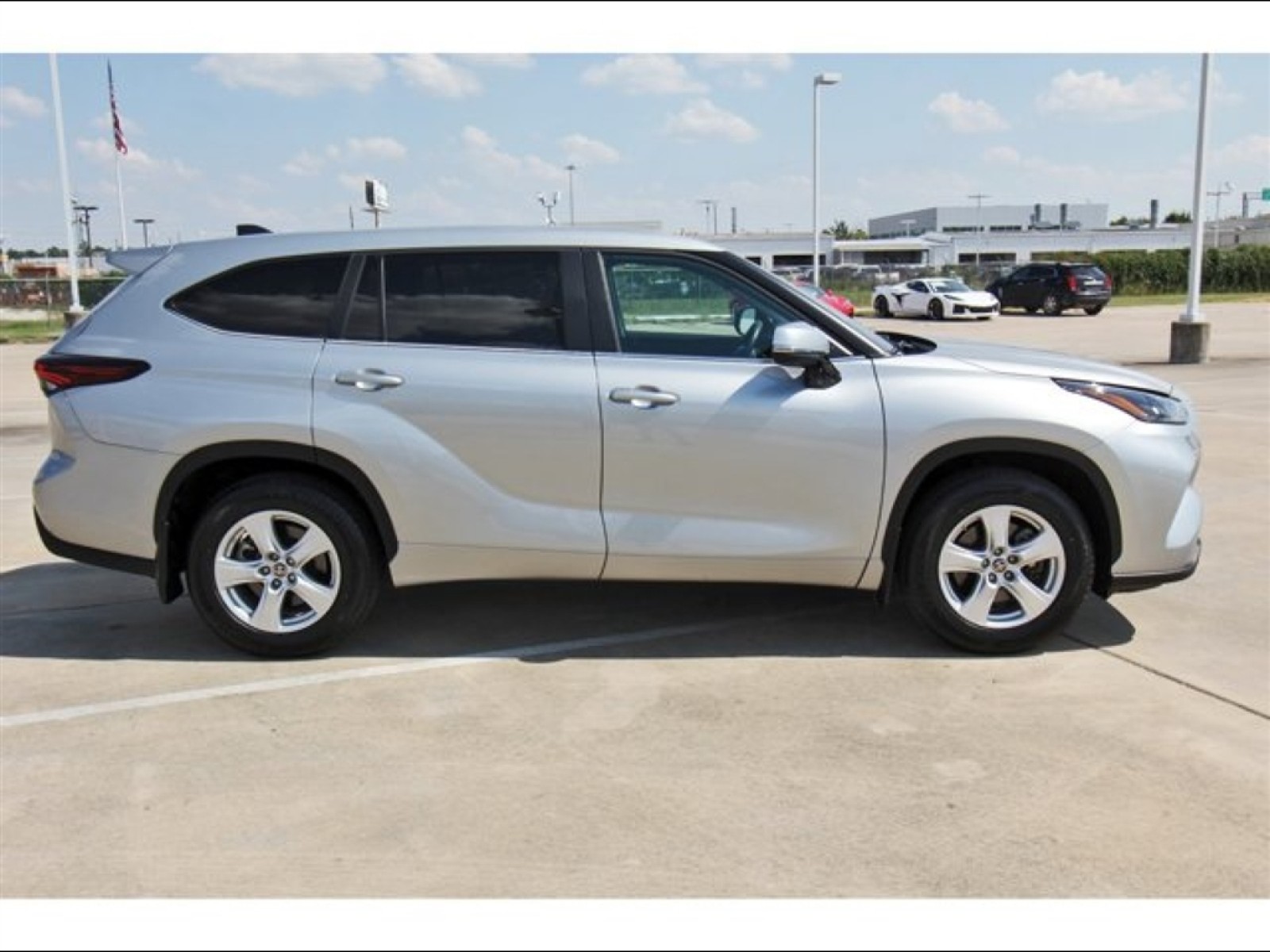 2024 Toyota Highlander LE - 6