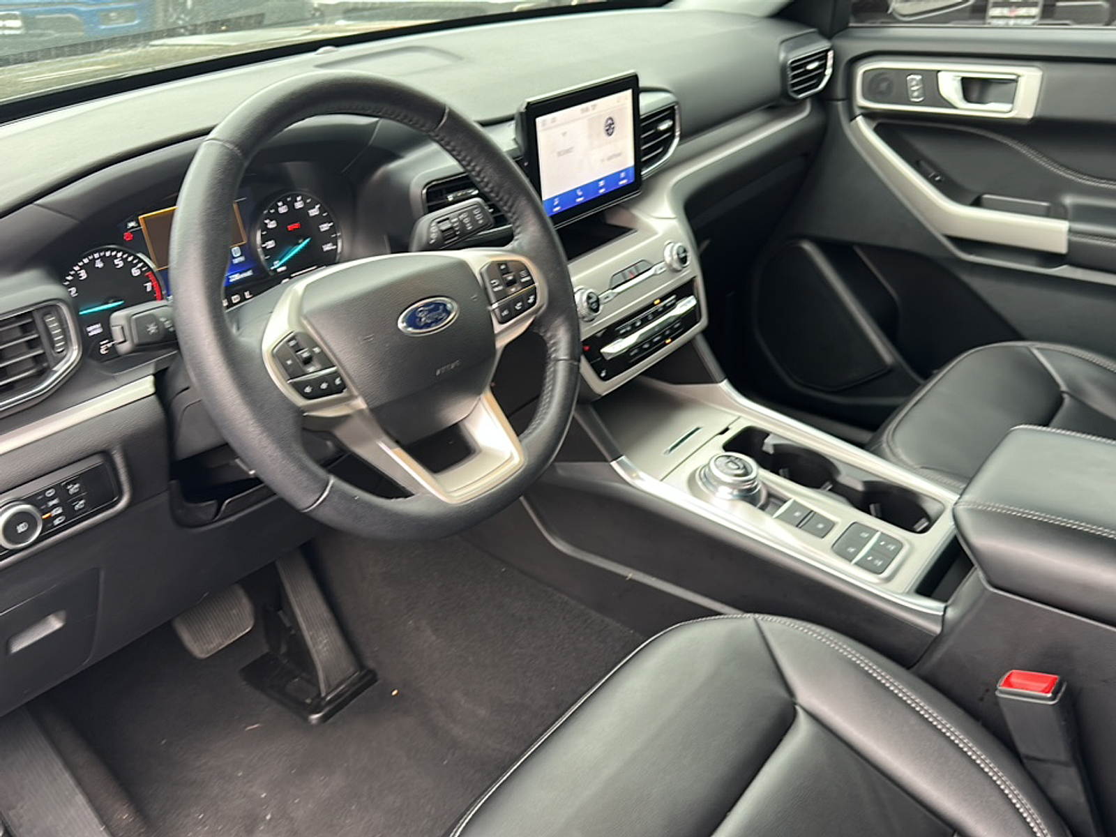 2024 Ford Explorer XLT photo 5