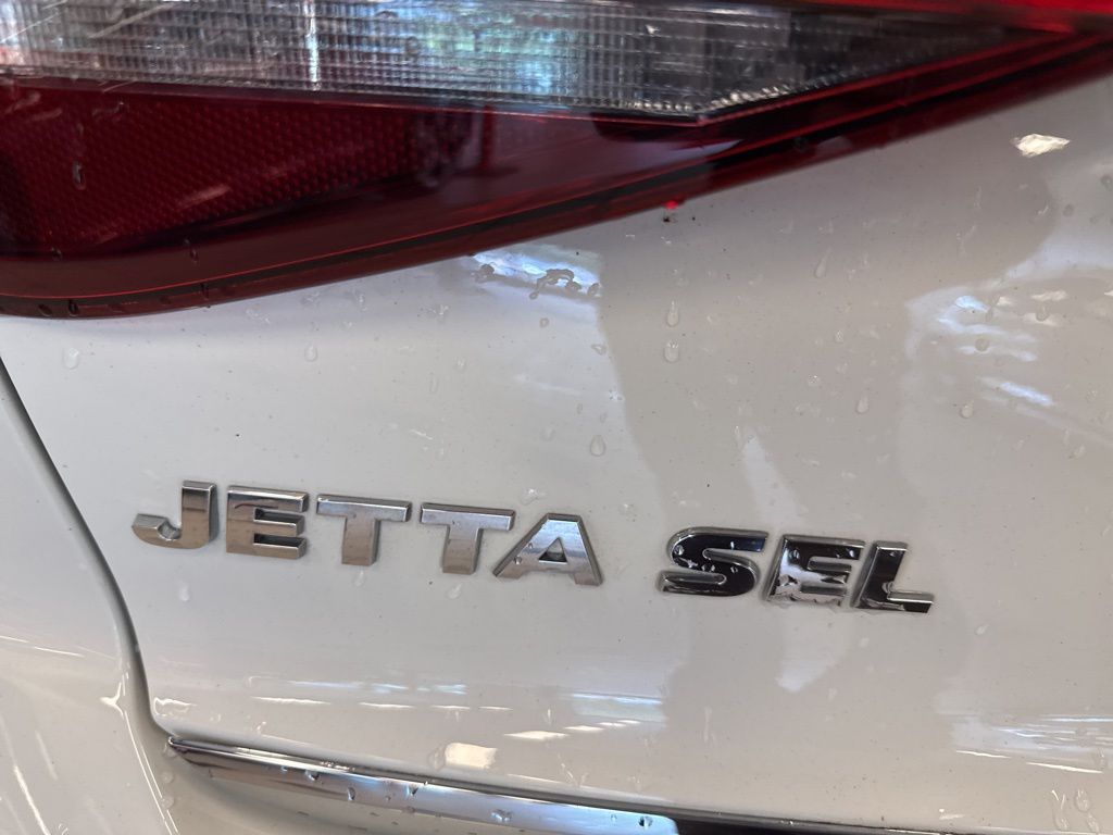 2017 Volkswagen Jetta 1.8T SEL photo 8