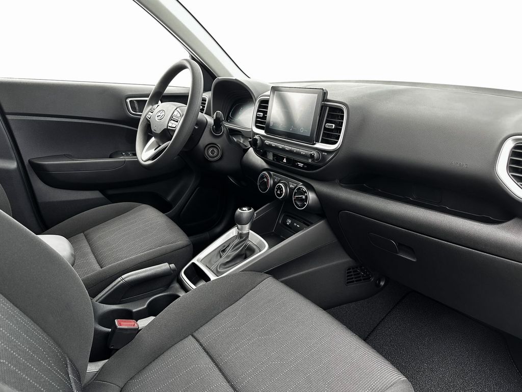 2025 Hyundai Venue SE photo 14