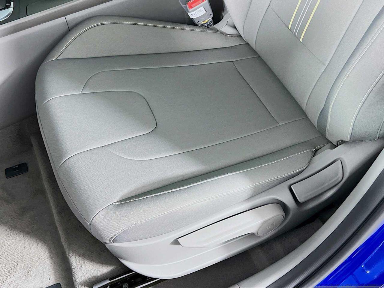 2025 Hyundai Elantra SEL Sport photo 16