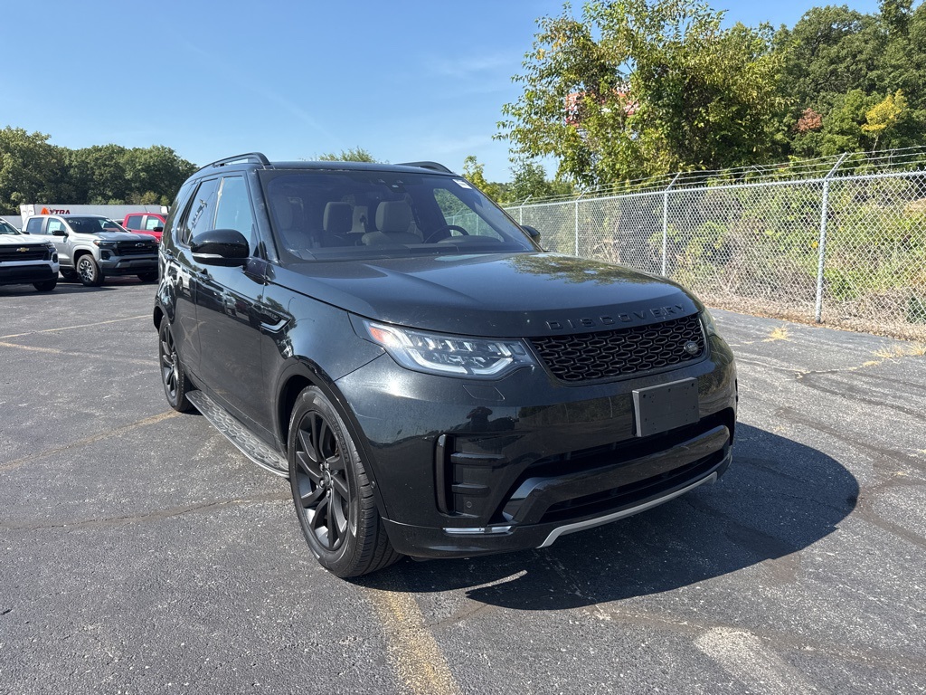 2020 Land Rover Discovery Landmark photo 2