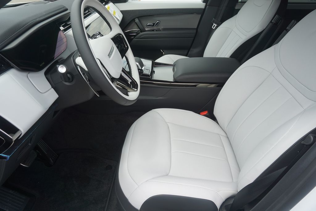 2025 Land Rover Range Rover Sport SE photo 17