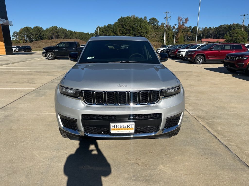 2025 Jeep Grand Cherokee Limited photo 2