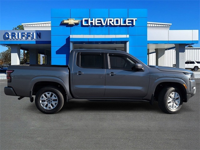 2022 Nissan Frontier SV photo 2