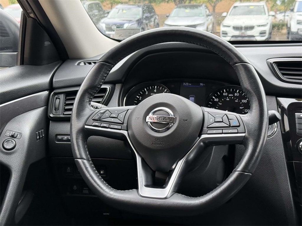 2019 Nissan Rogue SV photo 17