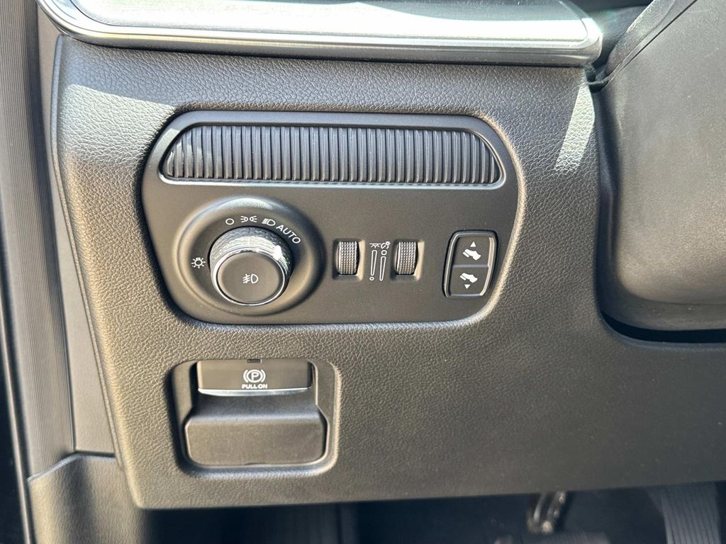 2023 Jeep Wagoneer Series II Carbide photo 18
