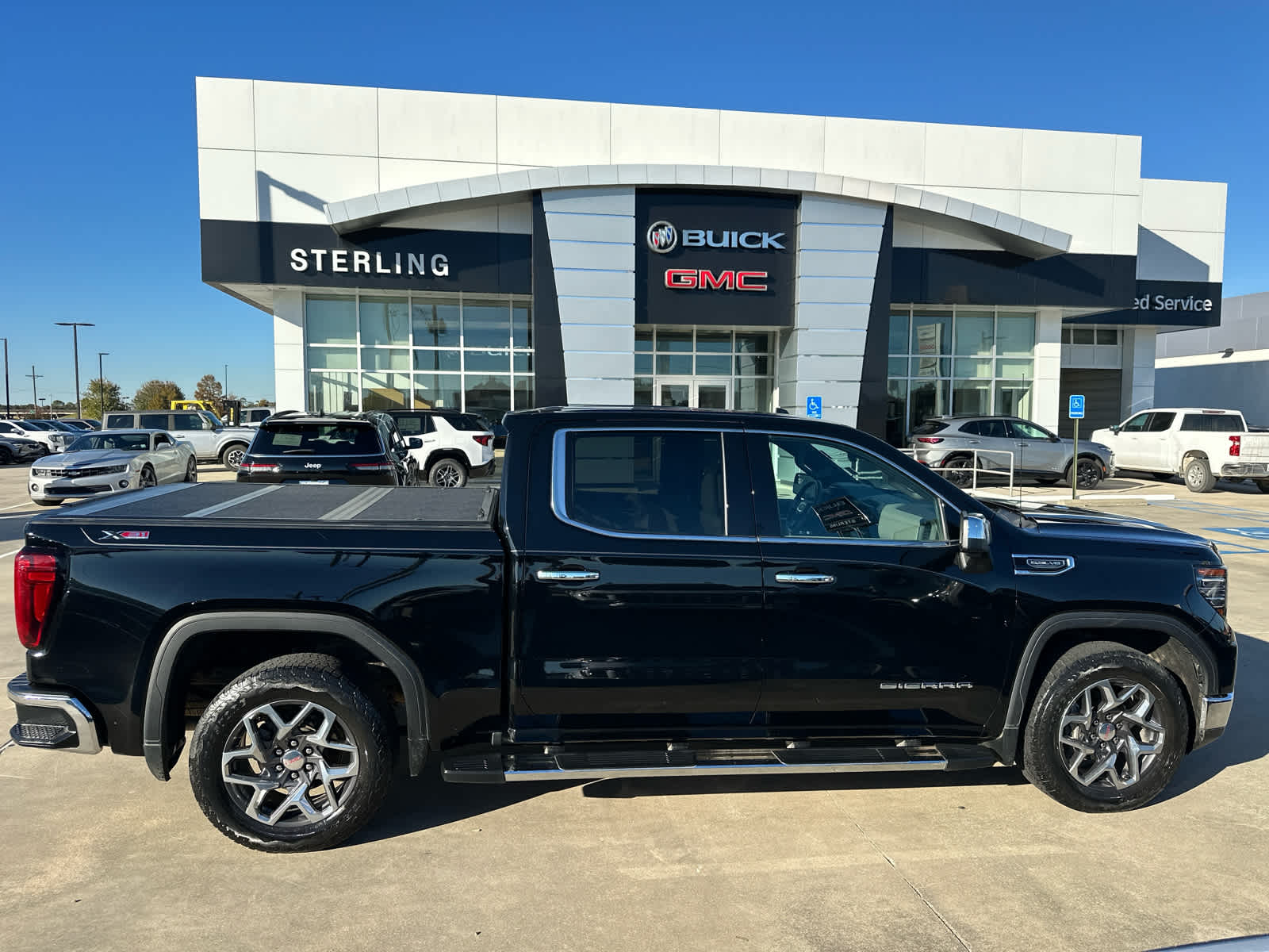 2022 GMC Sierra 1500 SLT's photo