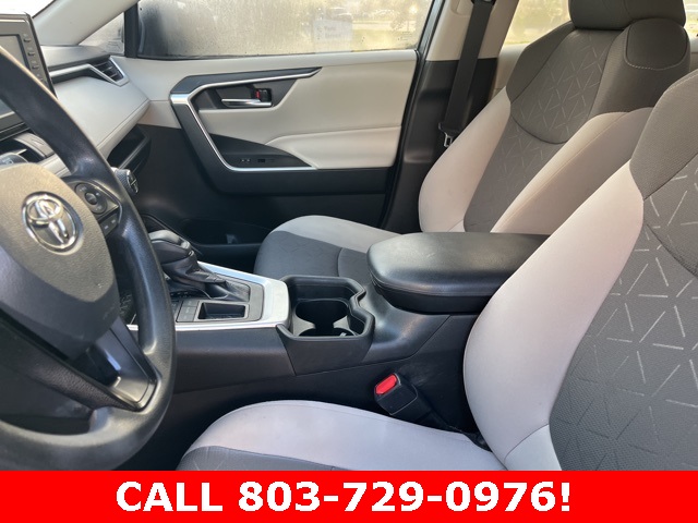 2021 Toyota RAV4 XLE photo 8