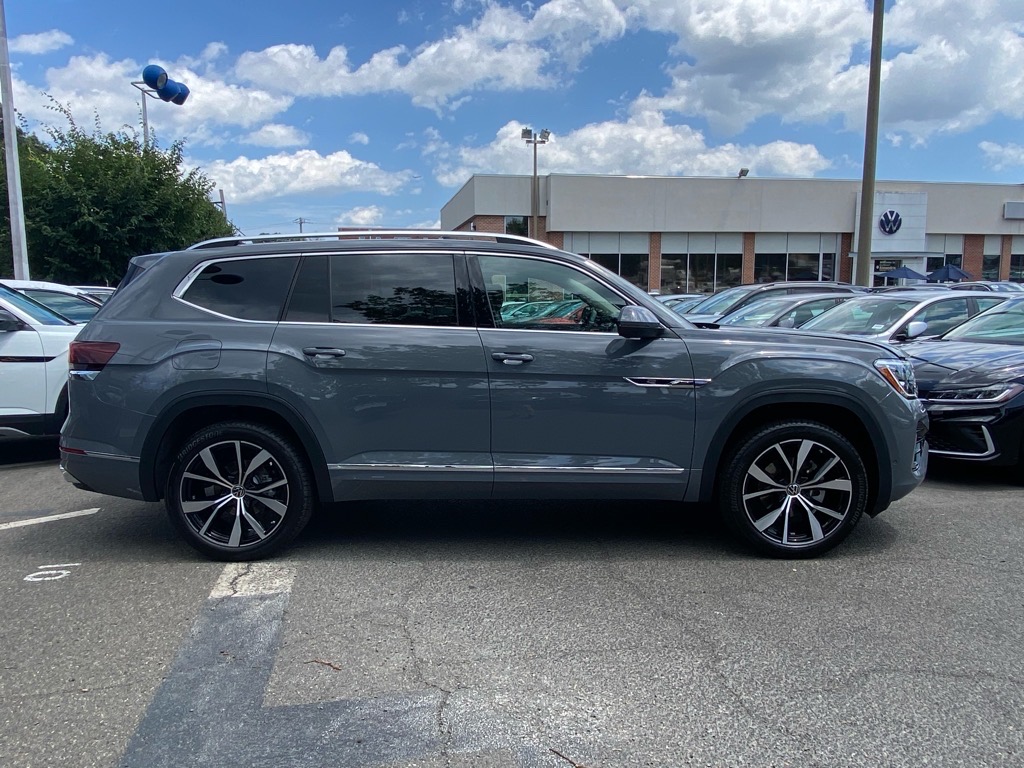 2025 Volkswagen Atlas SEL Premium R-Line photo 2