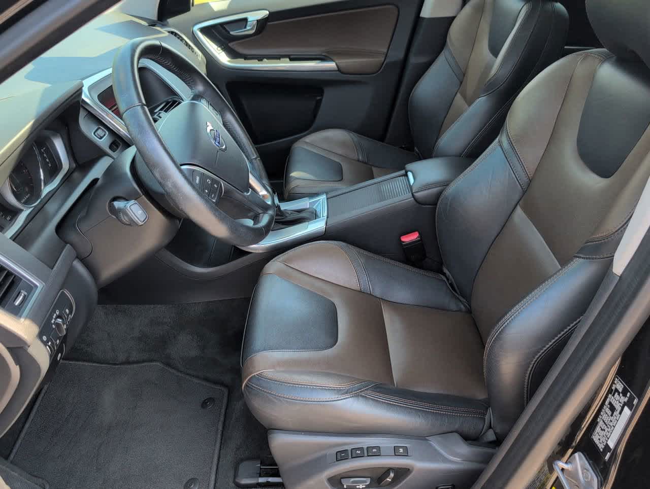 2017 Volvo XC60 Dynamic photo 23